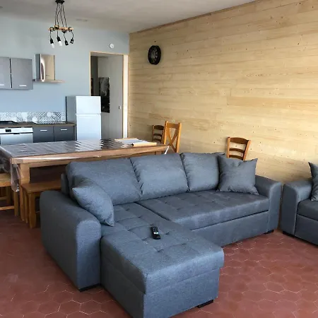 12 Couchages Proche Piste Et De Randonnées Du Lioran *