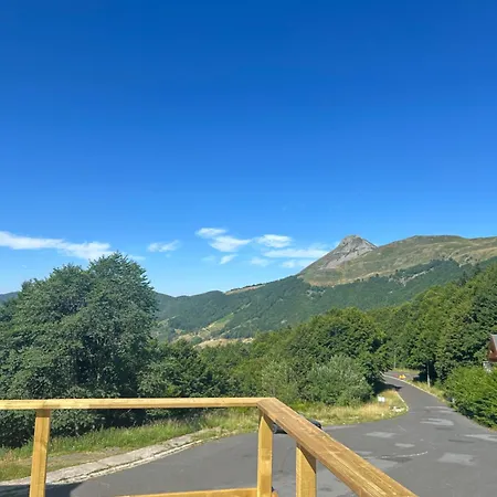 12 Couchages Proche Piste Et De Randonnées Du Lioran *