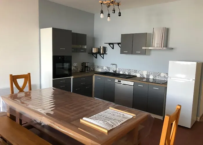 12 Couchages Proche Piste Et De Randonnees Du Lioran *